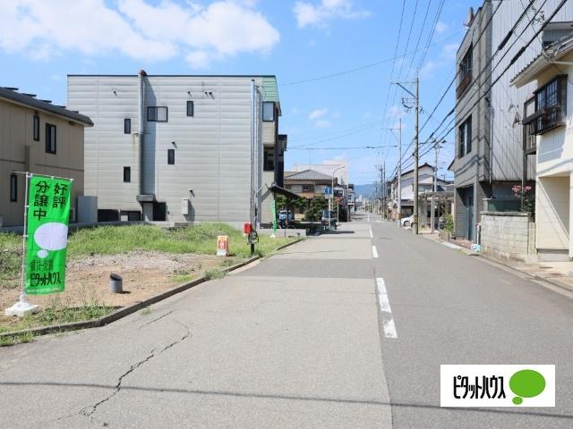 クレイドルガーデン福井市照手第２現場２号棟 前面道路含む現地写真