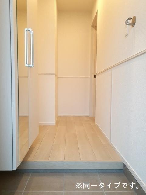 ジュネス　ＨＡＹＡＫＡＷＡ　Ⅲ（102） 玄関