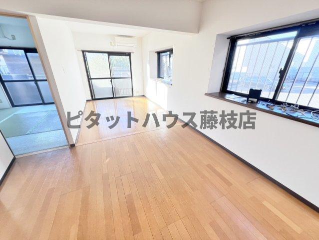 焼津市石津中町マンション リビング