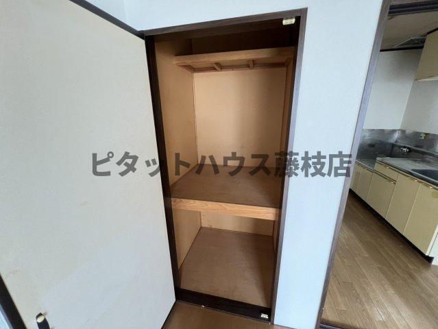 焼津市三ケ名アパート 収納