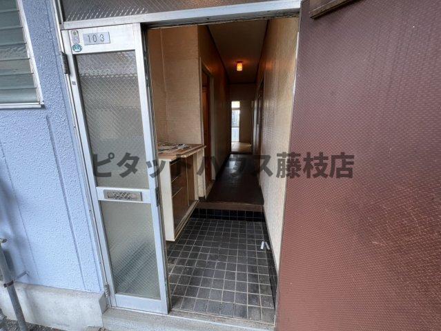 焼津市駅北アパート 玄関