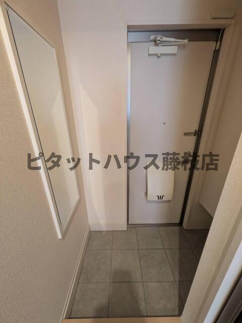 藤枝市瀬戸新屋アパート 玄関