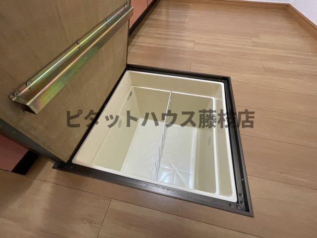 焼津市八楠アパート 収納