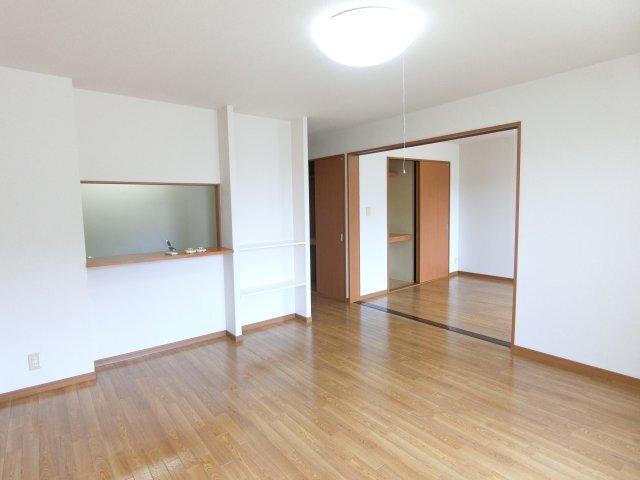 袋井市愛野南アパート リビング
