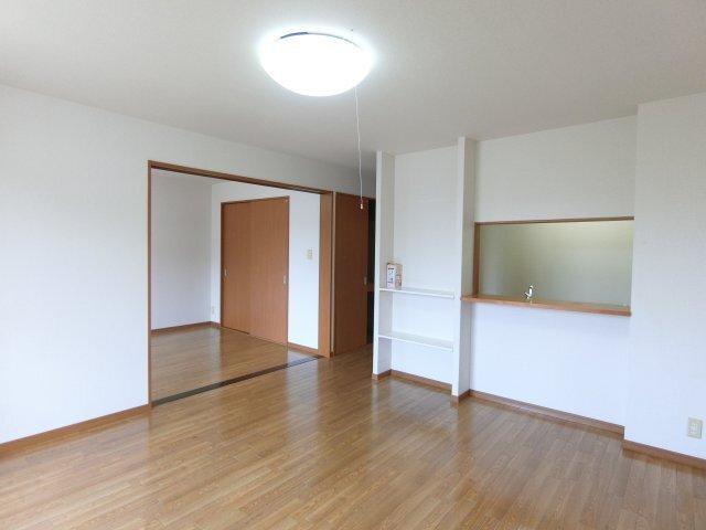袋井市愛野南アパート リビング