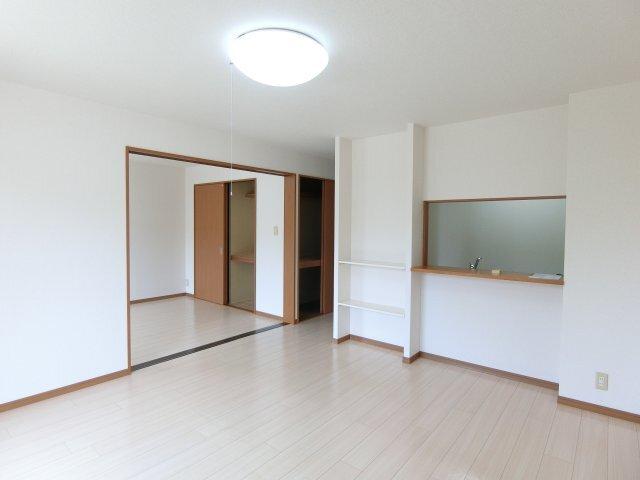 袋井市愛野南アパート リビング