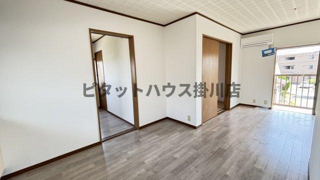 袋井市久能アパート リビング