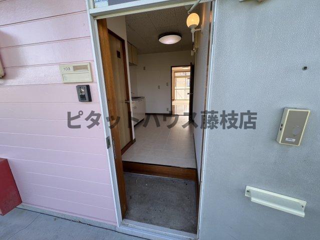 焼津市中新田アパート 玄関