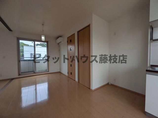 藤枝市瀬戸新屋アパート リビング