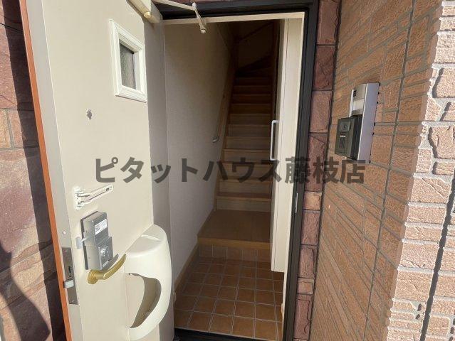 焼津市高新田アパート 玄関