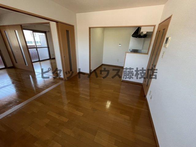牧之原市波津マンション リビング