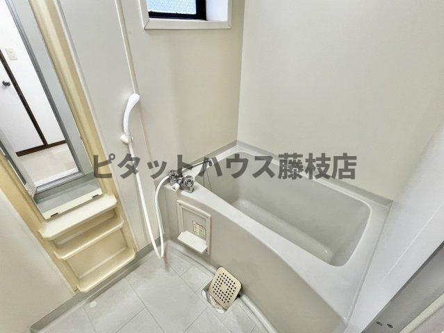焼津市三ケ名アパート バス／シャワー