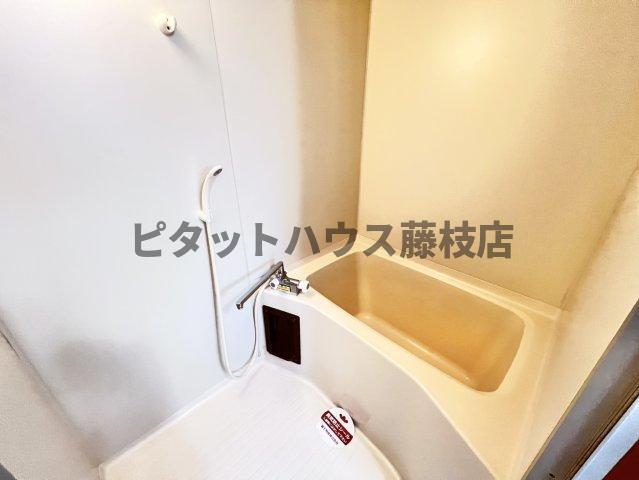 焼津市三ケ名アパート バス／シャワー