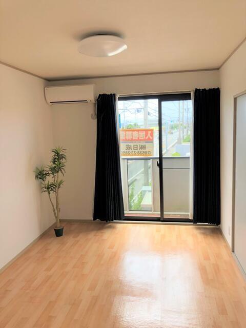 袋井市西同笠アパート リビング