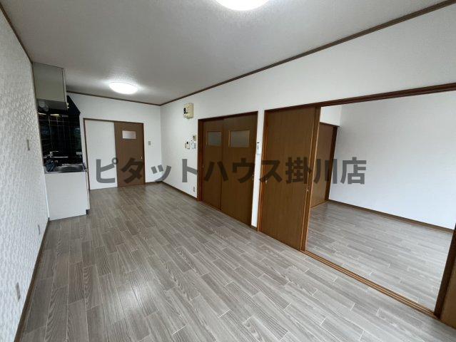 袋井市高尾アパート リビング