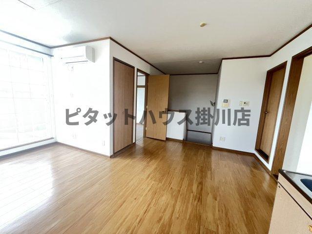 袋井市諸井アパート リビング