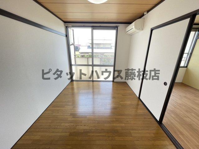 焼津市三和アパート リビング