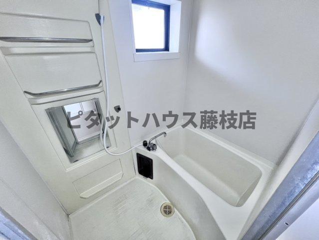 焼津市三ケ名アパート バス／シャワー
