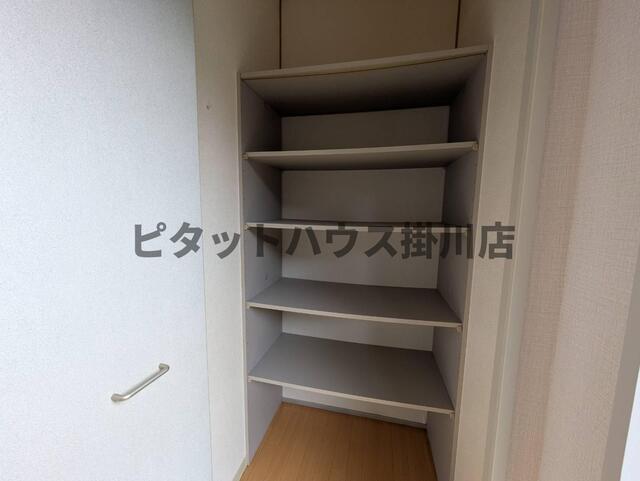 御前崎市佐倉アパート 収納