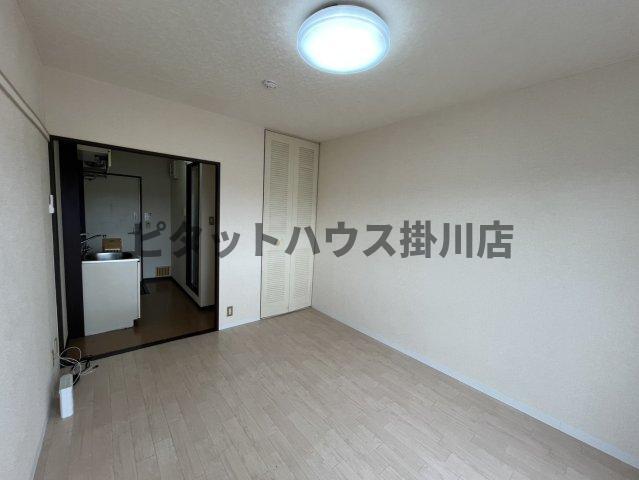 袋井市国本アパート リビング