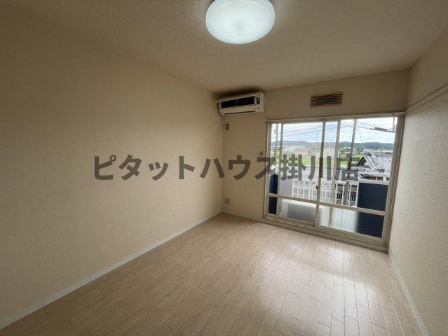 袋井市国本アパート リビング