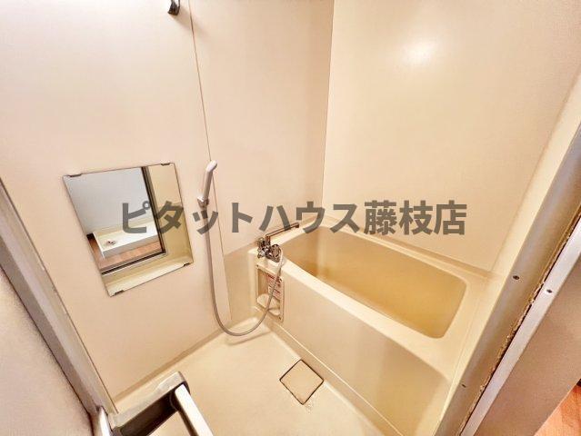 焼津市三ケ名アパート バス／シャワー