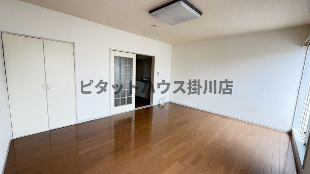 袋井市神長アパート リビング