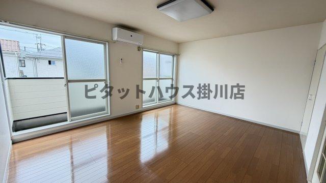 袋井市神長アパート リビング