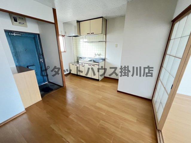 袋井市葵町アパート リビング