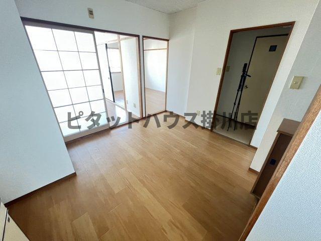 袋井市葵町アパート リビング