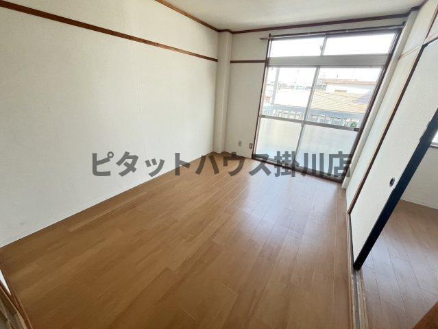 袋井市葵町アパート リビング