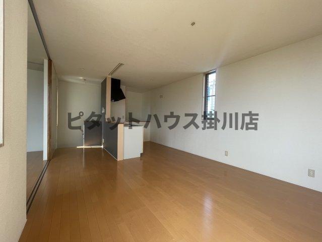 袋井市長溝一戸建 リビング