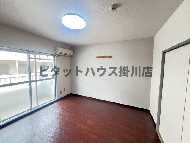 袋井市三門町アパート リビング