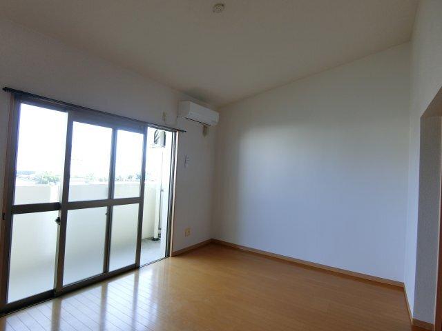袋井市川井アパート リビング