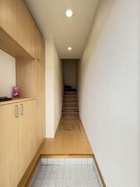 焼津市東道原アパート 玄関