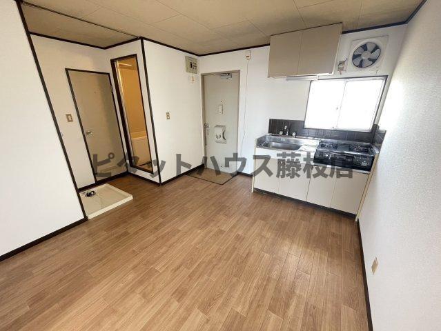 焼津市三和アパート リビング