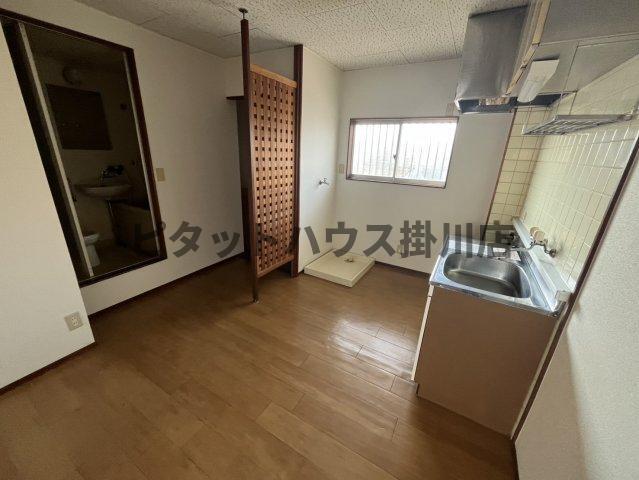 袋井市葵町アパート リビング