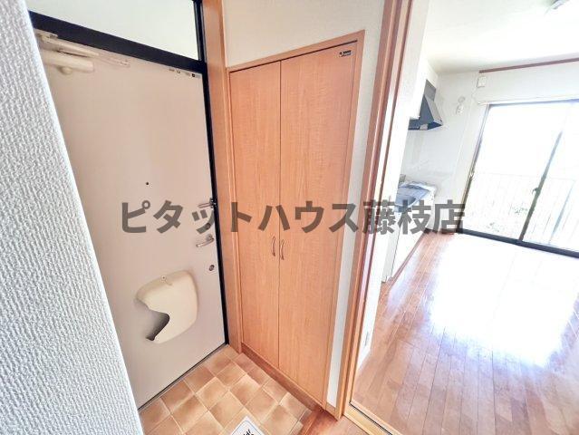焼津市三右衛門新田アパート 玄関