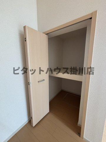 掛川市杉谷アパート 収納