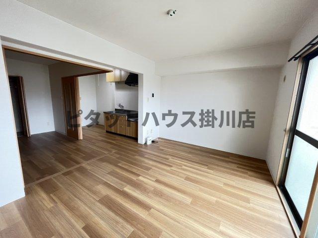 袋井市川井アパート リビング