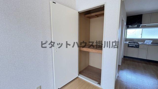 掛川市上西郷アパート 収納