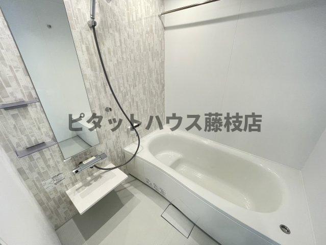 焼津市三ケ名アパート バス／シャワー