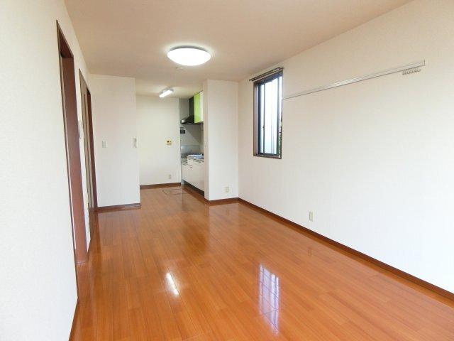 袋井市愛野南アパート リビング