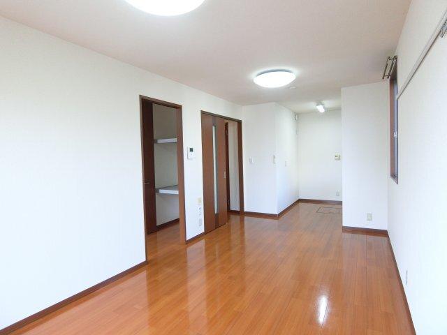 袋井市愛野南アパート リビング