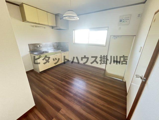掛川市上西郷アパート リビング
