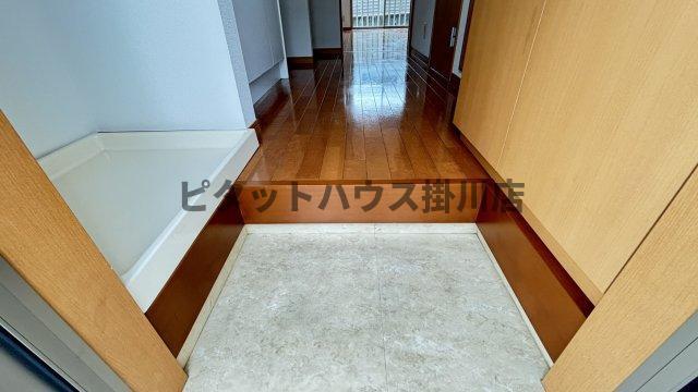 掛川市高御所アパート 玄関
