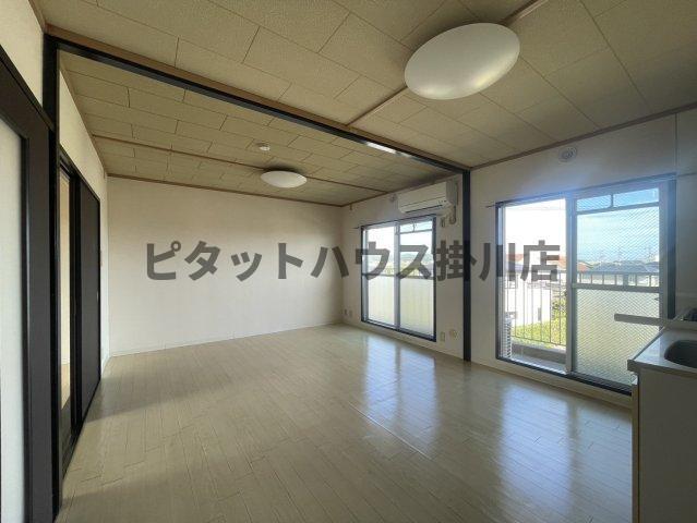 袋井市長溝マンション リビング