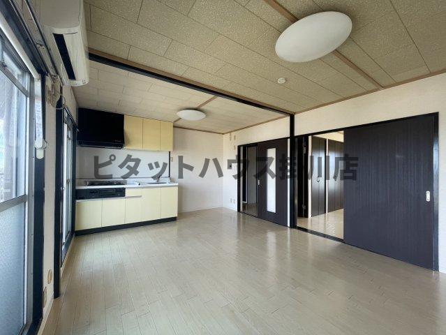 袋井市長溝マンション リビング