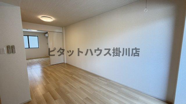 掛川市高御所アパート リビング