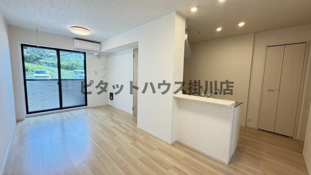 掛川市高御所アパート リビング